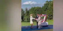 G7, Macron posta l'arrivo di Meloni: colonna sonora 'Felicit&agrave;'