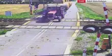 Polonia, treno travolge un rimorchio fermo sui binari