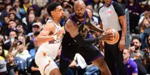 LeBron non molla: senza Doncic e Reaves affonda i Suns e i Lakers puntano al 3&deg; posto a Ovest