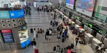 Eruzione Etna, caos voli: chiusi gli aeroporti di Catania e Comiso