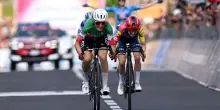 Ribaltone all'ultima tappa del Giro d'Italia Women: Vollering strappa la maglia rosa a van der Breggen, Longo Borghini vince a Saluzzo