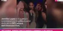 Off Campus, J. Lo si esibisce a sorpresa a Los Angeles
