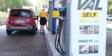Caro carburanti, la maggioranza si divide sugli interventi per il dopo 5 settembre
