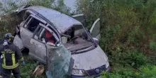 Incidente a Rosolina, van finisce fuori strada: sette feriti