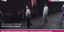 PFW, Brooklyn Beckham diserta la sfilata di mamma Victoria