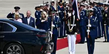 Gaffe di Camilla in Usa, non aspetta l&rsquo;inno e Carlo la richiama. VIDEO