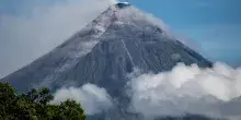 Filippine, il Monte Mayon torna attivo: evacuate quasi 1.500 famiglie