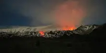 Etna, lava a 5 km da centro abitato. Protezione civile: 'No rischi'