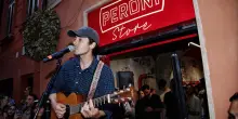 Peroni festeggia 180 anni e debutta nel mondo streetwear