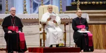 Troppo caldo a Roma, udienza del Papa in basilica. FOTO