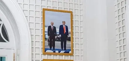 Usa, spunta foto di Trump e Putin appesa nell'atrio della Casa Bianca