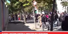 Albania, mattoni contro il Ministero dell&rsquo;Istruzione