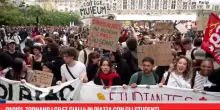 Parigi, tornano i gilet gialli: in piazza con gli studenti