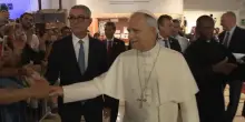 Papa Leone lascia il Gemelli dopo l'intervento al polmone