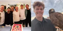 Sinner, dietro le quinte di un trionfo: il golf, l'amatriciana, la torta col team. FOTO