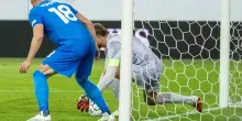 Papera di Oblak e Janza fa autogol in Svizzera-Slovenia. VIDEO