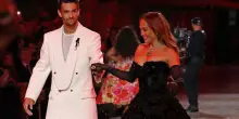 Milano Fashion Week, il ballo Musetti-Jennifer Lopez incanta la platea. FOTO