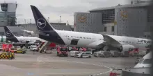 Cede il carrello di un aereo, feriti all'aeroporto di Francoforte