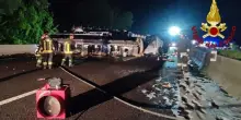 Tir con pollame si ribalta sulla A7, chiusa carreggiata verso Milano