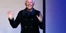 Giorgio Armani, un biopic sullo stilista sar&agrave; diretto da Bobby Moresco