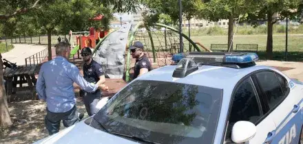 Tenta di strangolare due bimbi a Brescia, disposta custodia in carcere