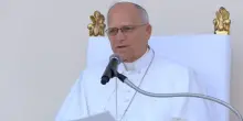Il Papa incontra i giovani ad Assisi: decidere non ci chiude in gabbia