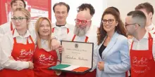 Meloni pranza con i ragazzi di PizzAut: 'Lavoratori straordinari'