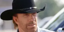 Addio a Chuck Norris, l'attore di Walker Texas Ranger aveva 86 anni