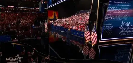 Trump: 5000 dollari per ogni cittadino se vinciamo midterm