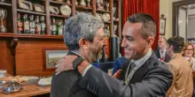 Movimento 5 Stelle, Fico e Di Maio si riabbracciano a Napoli: la foto