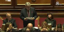 Aula Senato applaude carabinieri morti