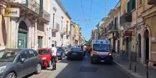 Bari, guardia giurata uccide operaio per strada, probabile movente passionale