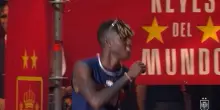 Nico Williams, ingresso da ballerino durante la festa