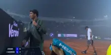 Incredibile ma vero: fumogeni dall'Olimpico al Foro Italico e stop per Darderi-Jodar. VIDEO