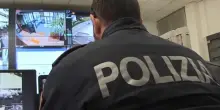 Segrega e minaccia di morte figlia per costringerla a nozze: arrestato