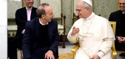 Papa Leone XIV incontra Benigni per il monologo “Pietro, un uomo nel vento”