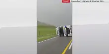 Tempesta Nuova Zelanda, raffiche di vento ribaltano camion