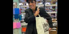 Alice Cooper fa shopping al mercato di Scarborough: fan sorpresi