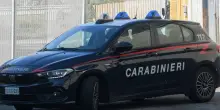 Roma, 53enne aggredisce con coltello una donna in casa: fermato