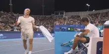 Jodar-Shapovalov, tensione in campo a causa dei lacci rotti. VIDEO
