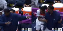 Washington perde e Ayton balla in panchina: i compagni ridono. VIDEO