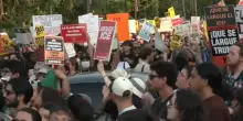 Messicano ucciso da agente Ice, proteste a Houston