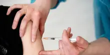 Influenza, arriva campagna vaccinale: quando inizia e a chi &egrave; rivolta