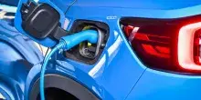 Auto elettriche, il bonus spinge le vendite (ma la crescita rallenta)