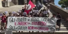 Roma, protesta degli studenti contro gli studentati di luss