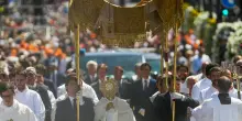 Madrid, il Papa guida la processione del Corpus Domini. FOTO