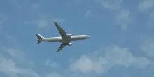 Tenta di aprire portellone, atterraggio di emergenza per aereo in Usa