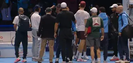 Finals, l'abbraccio tra Sinner e Alcaraz prima della finale