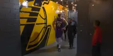 Doncic esce zoppicando e abbandona la partita contro Philadelphia: Lakers in allarme