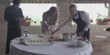 Kate Middleton prepara i tortelli durante cooking class a Parma. VIDEO